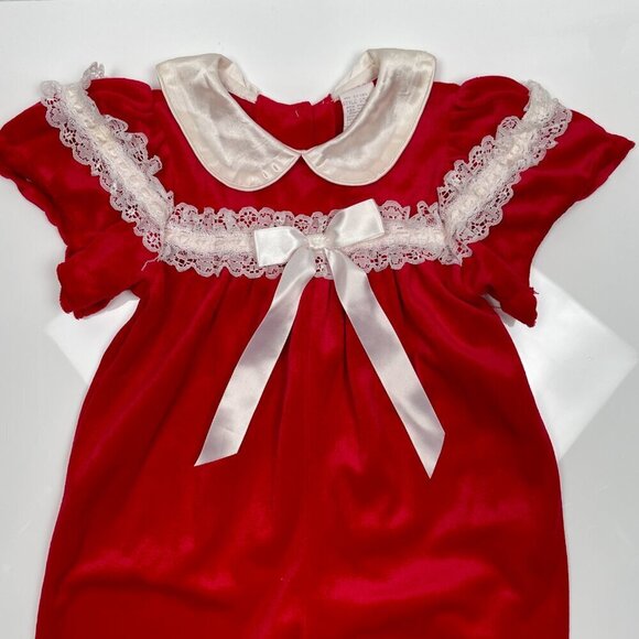 Vintage 80s & 90s Toddler Soft Velvet Bubble Jumpsuit with collar, bow, and lace - Picture 4 of 11